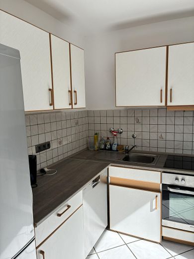 Großzügige 4,5-Zimmer-Wohnung mit Balkon und Blick ins Grüne – Küche_1