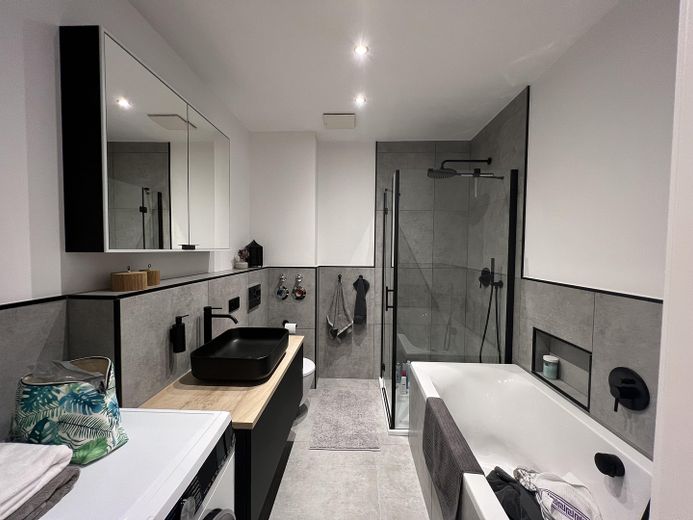 Lussuoso appartamento di 4 locali risanato con cucina componibile unica sul Kaßberg – Badezimmer I