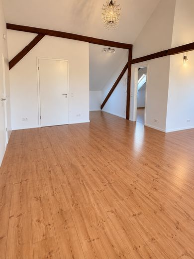 Gemütliche 1,5-Zimmer-Dachgeschosswohnung in Hemau – Foto 3