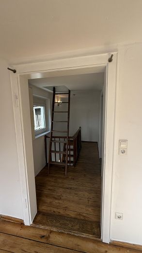Kleines Häusle mit Charme und Weitblick – ruhig gelegen in Bopfingen-Schloßberg. – Flur oben