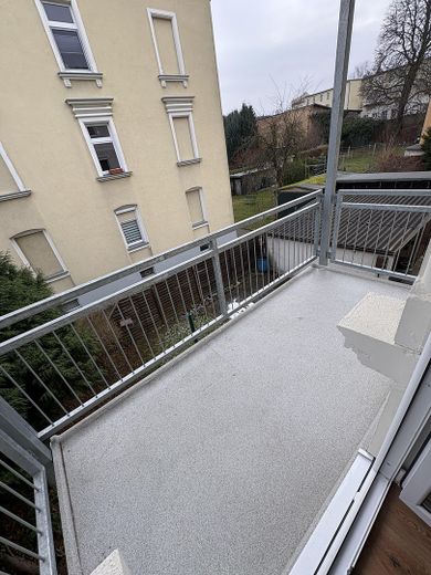 Işıkla dolup taşan 3 odalı daire, balkon ve modern banyo ile – Balkon