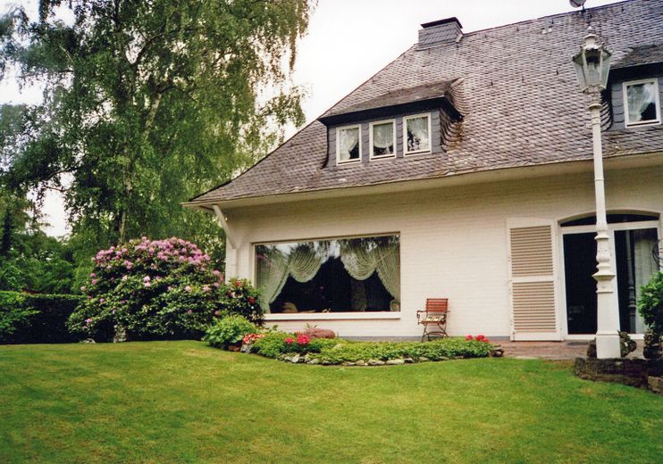Representative villa on park-like grounds in Düsseldorf-Urdenbach – Garten