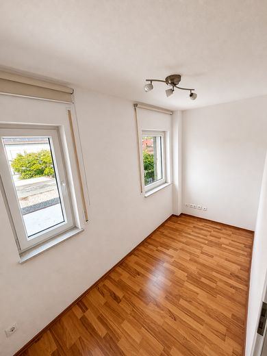 Schönes Reiheneckhaus mit EBK in Baiersdorf - von Privat / Provisionsfrei – Arbeiten / Gast