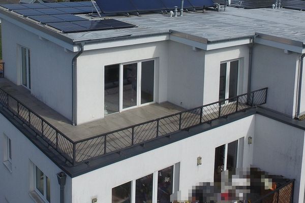 Attico con 3 locali a Ratingen-Ost: efficienza energetica A+, terrazza sul tetto e posto auto