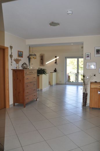 Kindenheim'de geniş, ışık dolu dubleks daire – Foto 8
