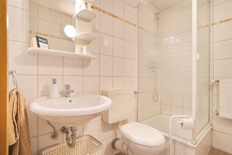 Spacieux appartement d’une pièce avec accès à Internet, dans un quartier résidentiel calme et verdoyant, place de stationnement possible – 4b9b5891d1093289ec5b08d034a57913aa29d599.jpg
