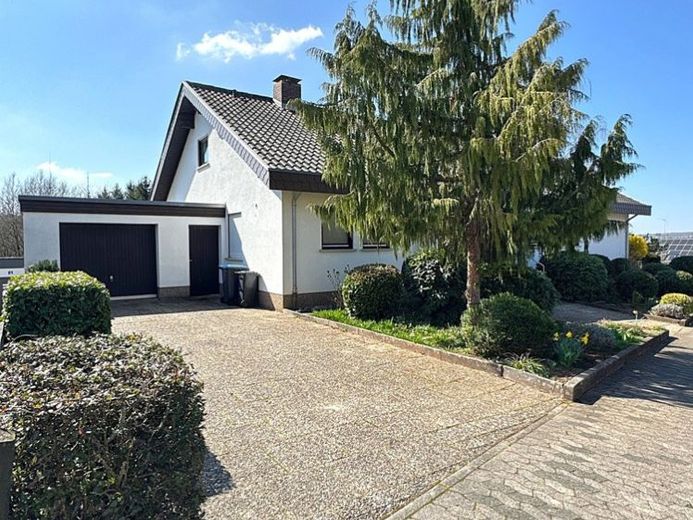 Vrijstaand eengezinswoning met zelfstandige woonruimte in een gewilde locatie – Foto 1