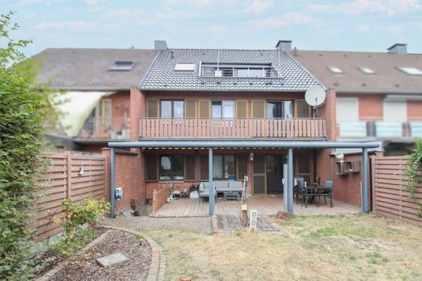Casa adosada intermedia ampliamente modernizada en la hermosa Waldniel