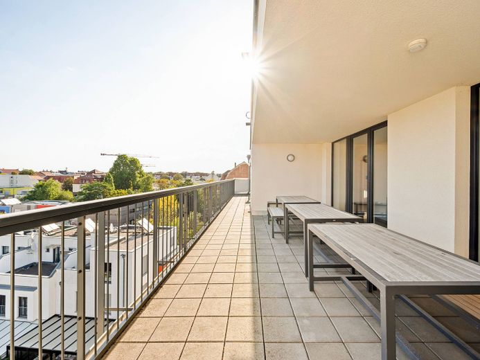 ** Modernes, vollmöbliertes 1-Zimmer-Apartment mit EINBAUKÜCHE und gemeinschaftlicher DACHTERRASSE ** – Ansicht I: Dachterrasse