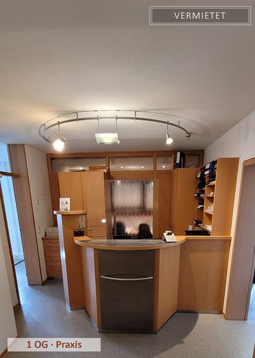 No commission: Residential & Commercial Building – Dental Practice, Hair Salon & 2 Apartments – Investment/Self-Use – Photo 9