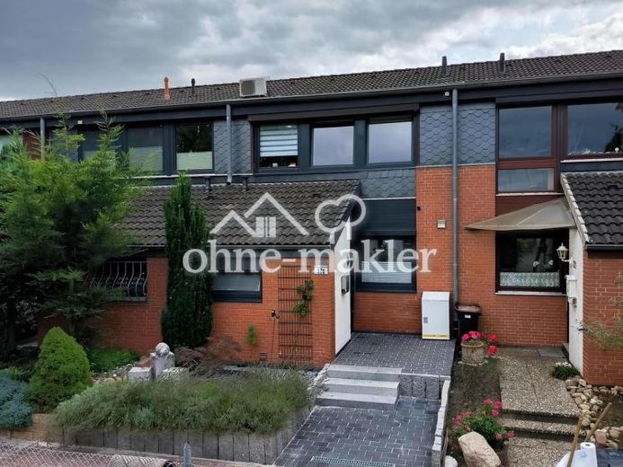 Casa a schiera centrale modernizzata a Ronnenberg, in posizione tranquilla e centrale – Foto 1
