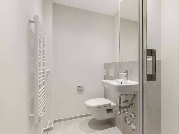 53 m²’de eksiksiz konfor paketi: Ankastre mutfaklı, balkonlu ve otoparklı 2 odalı daire – Ansicht II: Badezimmer