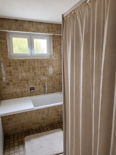 Abitare spaziosamente. Affacciarsi sul verde! 3,5 locali 102 m² Fellbach-Schmiden incluso posto auto in garage sotterraneo – Bad