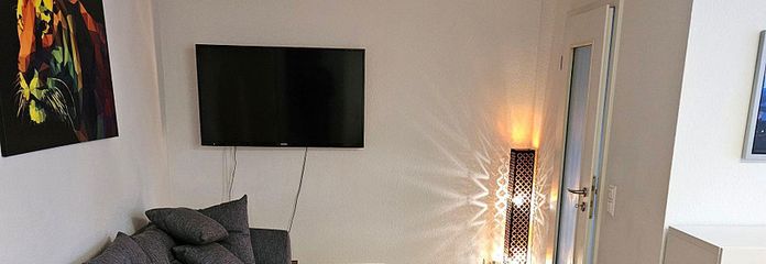 Schöne, ruhige und helle 3-Zimmerwohnung gegenüber Skyline Plaza – Wohnzimmer