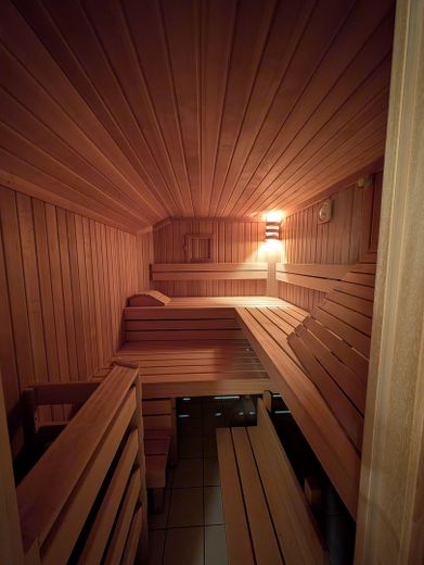 Guter Preis - 777m² Grund, Bungalow, Vollkeller, Garage in Bestlage Stadt Heusenstamm, ruhig gelegen – Sauna von innen