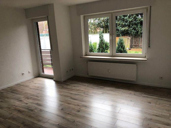 Renovierte 4-Zimmer-Wohnung mit Garten in Rheine-Hauenhorst – Wohnzimmer