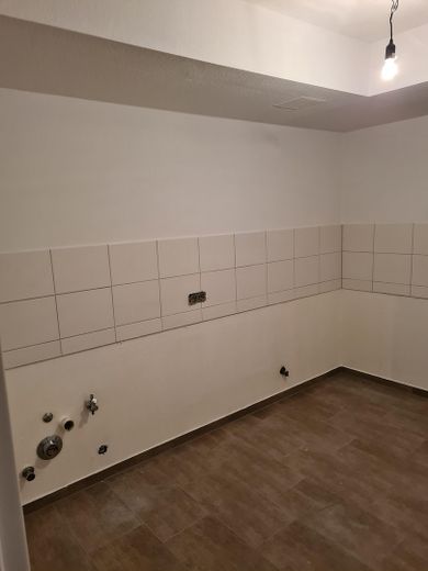 Przestronne 3-pokojowe mieszkanie tarasowe na pochyłym terenie z tarasem od strony południowej i 2 miejscami parkingowymi – Zdjęcie 7