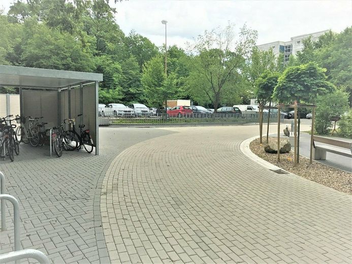 Fully equipped apartment, central city location near the hospital, immediately available, private sale – Foto 13