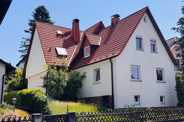 PROVISIONSFREI: renoviertes Zweifamilienhaus in familienfreundlicher Lage Coburg-Scheuerfeld.