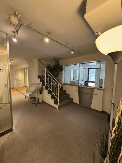 Moderne Praxis- oder Bürofläche in Top-Lage – Empfang Praxis 