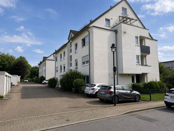 Vermietete Eigentumswohnung mit Terrasse und Gartenanteil in Haßlinghausen – Seitenansicht