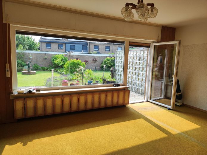 Wohnzimmer mit Blick in Garten