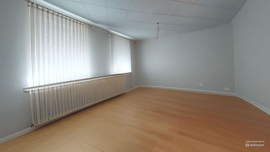 Ruhig gelegenes EFH mit Sanierungspotential | Balkon, Garten &amp; Wintergarten  | Garage inkl. – Schlafzimmer2