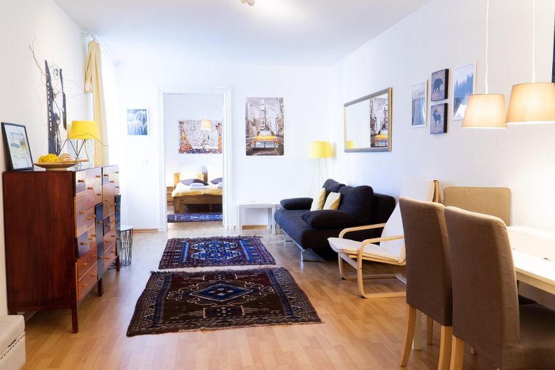 özelden - Prenzlauer Berg'de / Schönhauser Allee yakınında boş teslim edilecek 2 adet 2 odalı dairenin satışı – Wohnzimmer