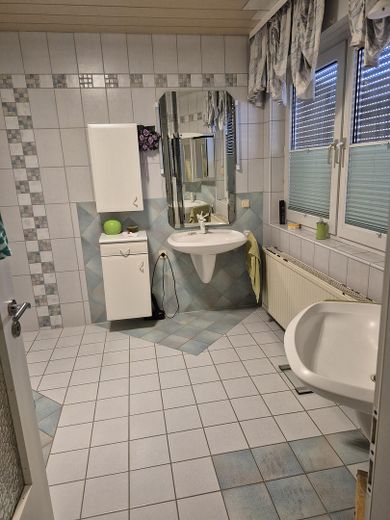 Casa pareada para la familia – Badezimmer mit zwei Waschbecke