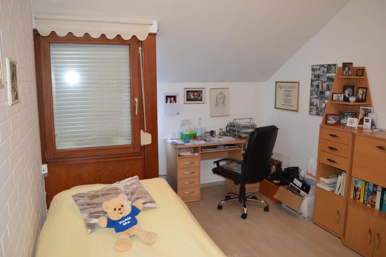 "Attraktives Reihenhaus" in "Weser"-Nähe, ruhige Lage, im schönen "Bremer Norden" – Arbeits- o. Kinderzimmer OG