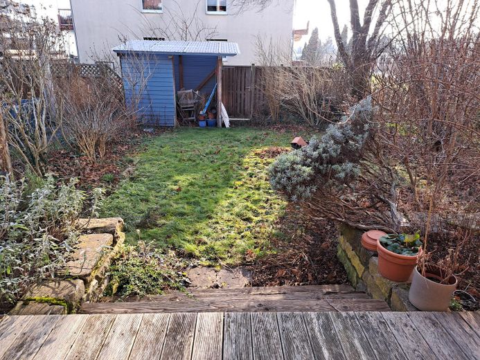 Garten mit Geräteschuppen