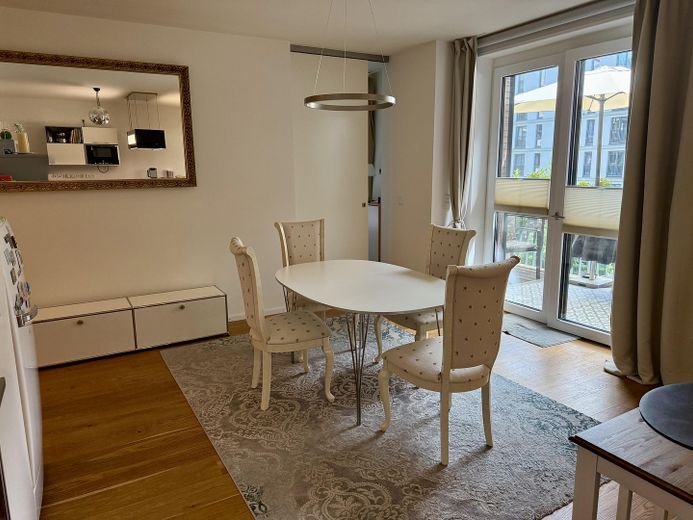 Elegante appartamento di quattro locali, con balcone e terrazza privata a HafenCity, Amburgo – Essbereich