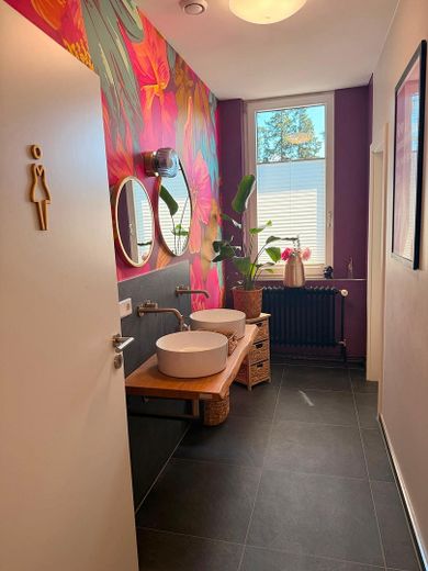 Besondere Gewerbefläche als Büro, Atelier, Praxis oder Lager – WC Damen