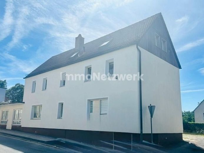 ***Stadthaus mit Charakter und Potenzial in Selb*** – फोटो 1