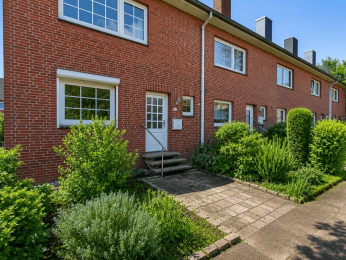 Modernisierungsbedürftiges Endreihenhaus mit Süd-West-Garten und Stellplatz direkt am Haus – Foto 1