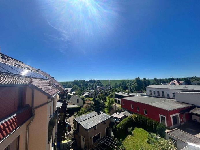 ***Charmante und helle 3-Raum-Dachgeschosswohnung in Hohenstein-Ernstthal*** – Foto 1