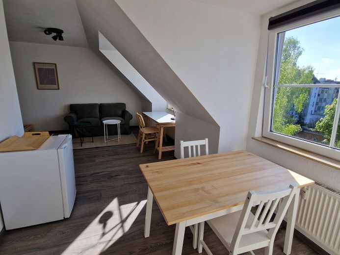 Luminoso, moderno, céntrico: elegante apartamento de 1 habitación (vacío o amueblado) – Küche