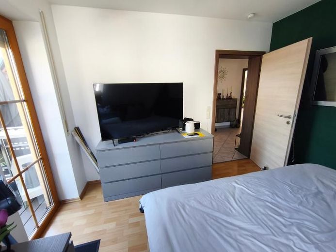 4 Zi. Wohnung in DG / Galerie mit Garten (auf Wunsch), Balkon und Garage in Höchstadt OT – Kinder- / Arbeitszimmer mit Zugang zum Balkon Bild 3