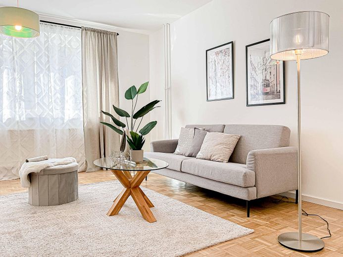 Wilhelmplatz ve Schreventeich yakınında, komisyonsuz, yeni yenilenmiş zemin kat dairesi ve park yeri – Wohnzimmer 2