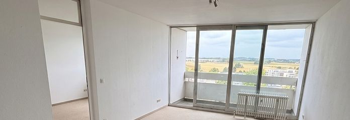 Wohnzimmer mit Balkon