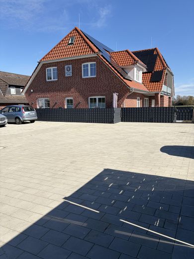 Vom Eigentümer Neubau ohne Courtage 3 Zimmer 87,7qm, Terrasse, Gartenteil + Nutzfläche, Brackel – Parkplatz 