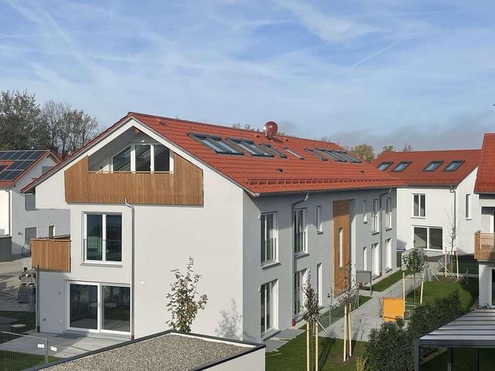 Schöne 2-Zimmer-Gartenwohnung in Bestlage in Höhenkirchen-Siegertsbrunn – Außenansicht