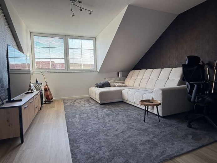 Sonnige Dachgeschosswohnung im Reihenendhaus – Foto 1