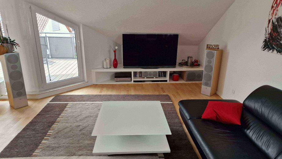 Gepflegte 3 1/2-Zimmer-DG-Wohnung mit gehobener Ausstattung und EBK in Rutesheim - provisionsfrei! – Wohnen, SAT TV, LAN