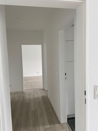 Francoforte Niederrad: Bellissimo appartamento di 2 locali con balcone – Blick vom WZ zur Diele 