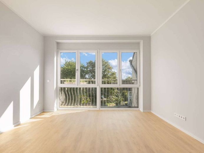 Topmodern & großzügig: Helle 3-Zimmer-Wohnung mit Charme – Ansicht I: Wohnzimmer