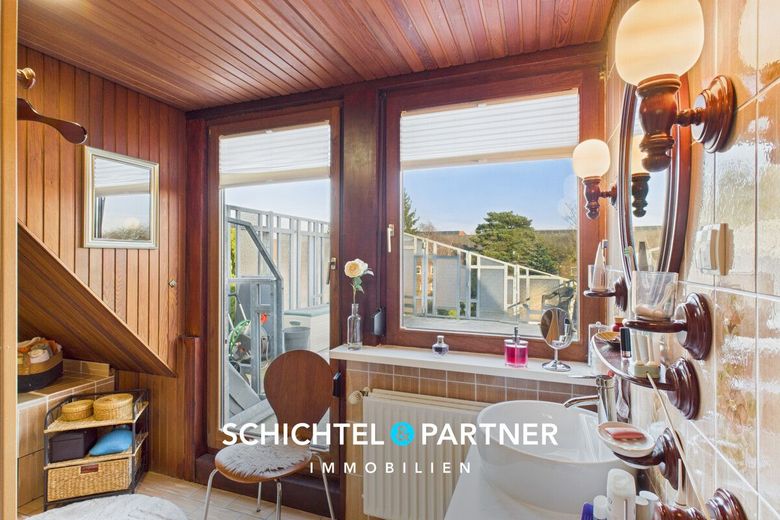 Ohlenhof | Geräumiges Dreiparteienhaus mit großem Grundstück und Gewerbe – S&amp;P | Vollbad