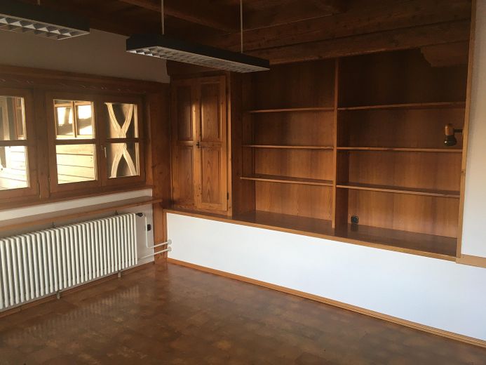 Espace de bureaux et de conseil charmant au cachet particulier – Einbauschrank mit Safe