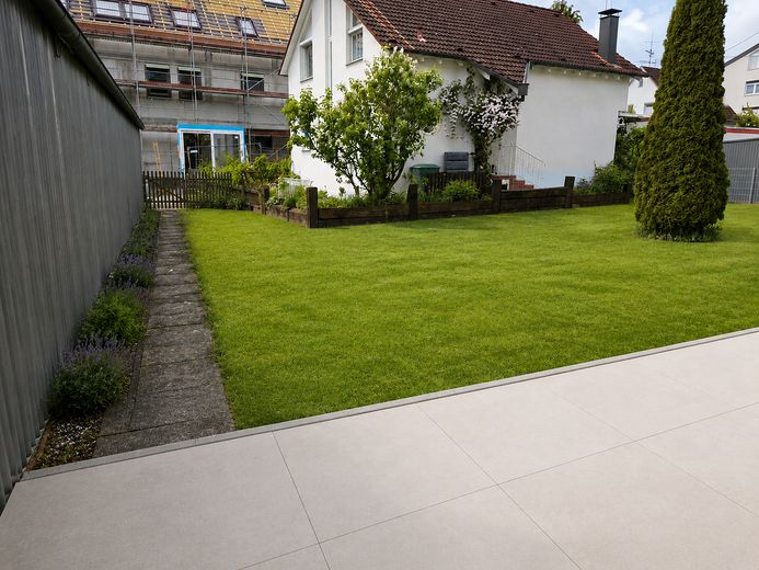 WE 1: Terrasse + Blick Garten