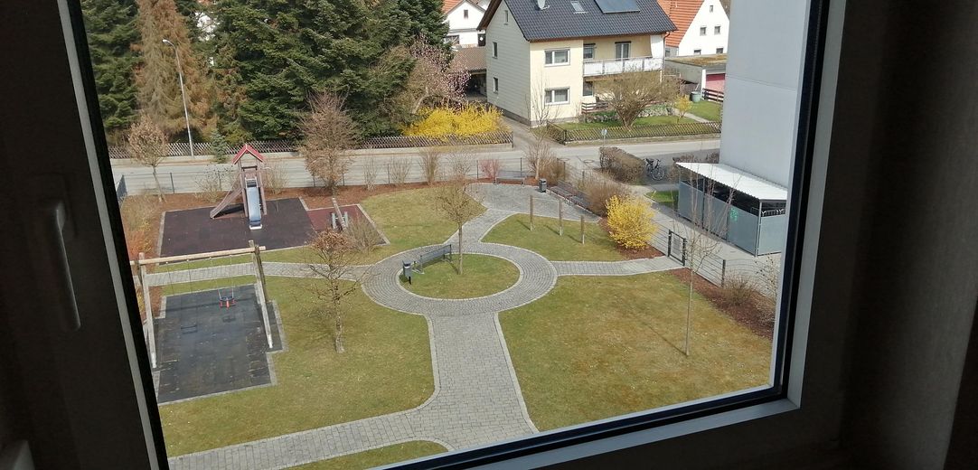 Wohnung in Dorfen – Hof mit Spielplatz